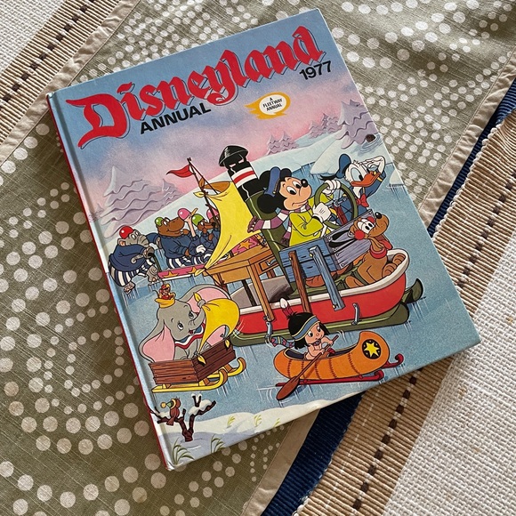 Walt Disney: Disneyland Annual 1977 Hardcover book - Used - Picture 3 of 8